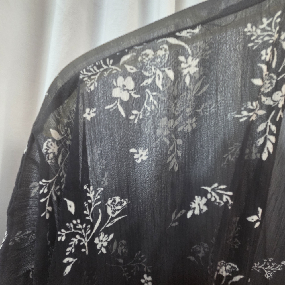 LC Lauren Conrad Black and White Floral Kimono - Picture 2 of 3